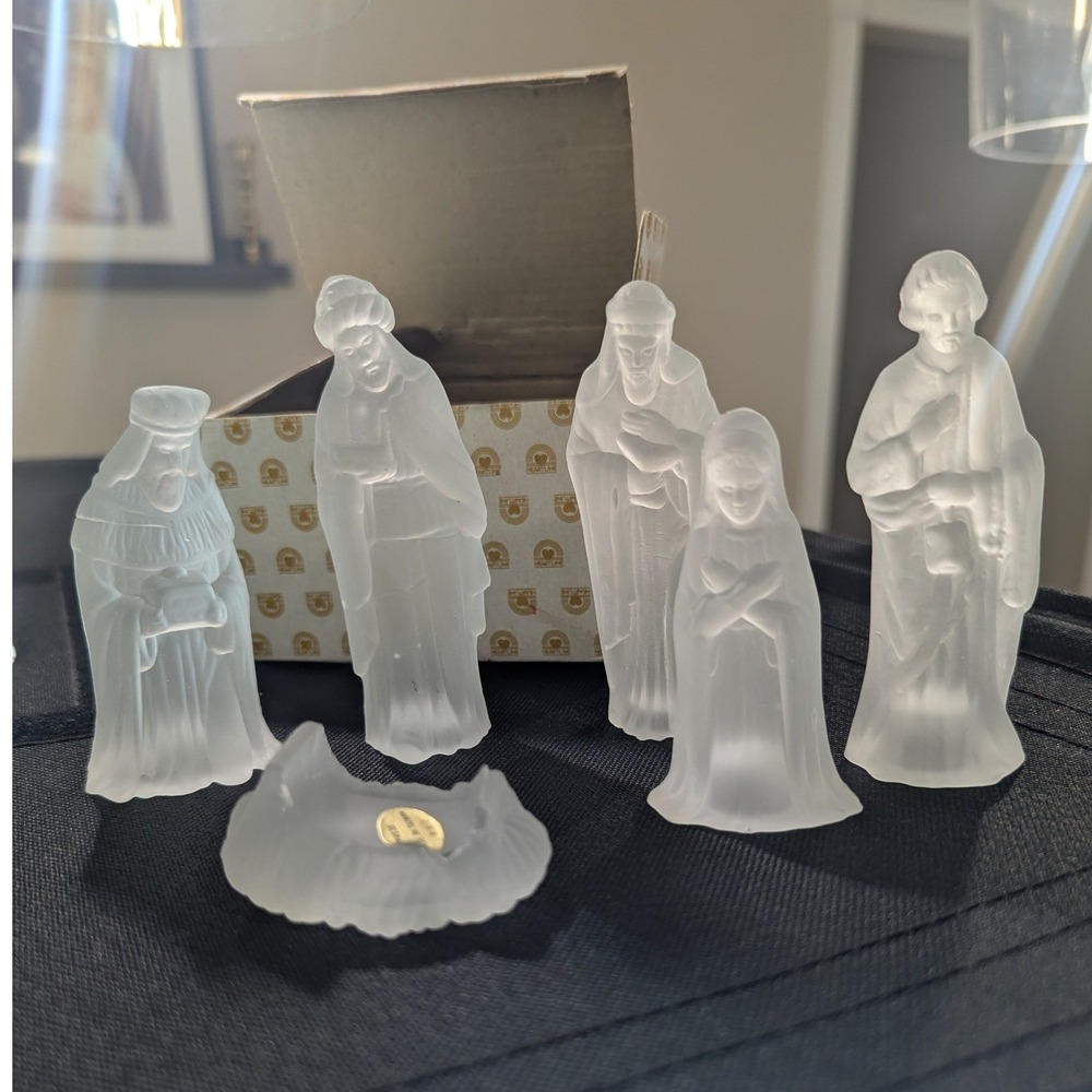 Heartline Nativity Set Frosted Glass 6 Piece Vintage P4030 White Flaw